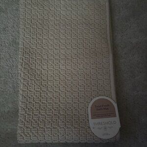 Cream bath mat